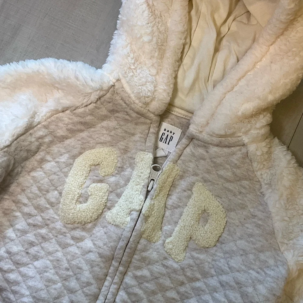 GAP Kids Cream and Gray‎ Quilted Sherpa Hoodie